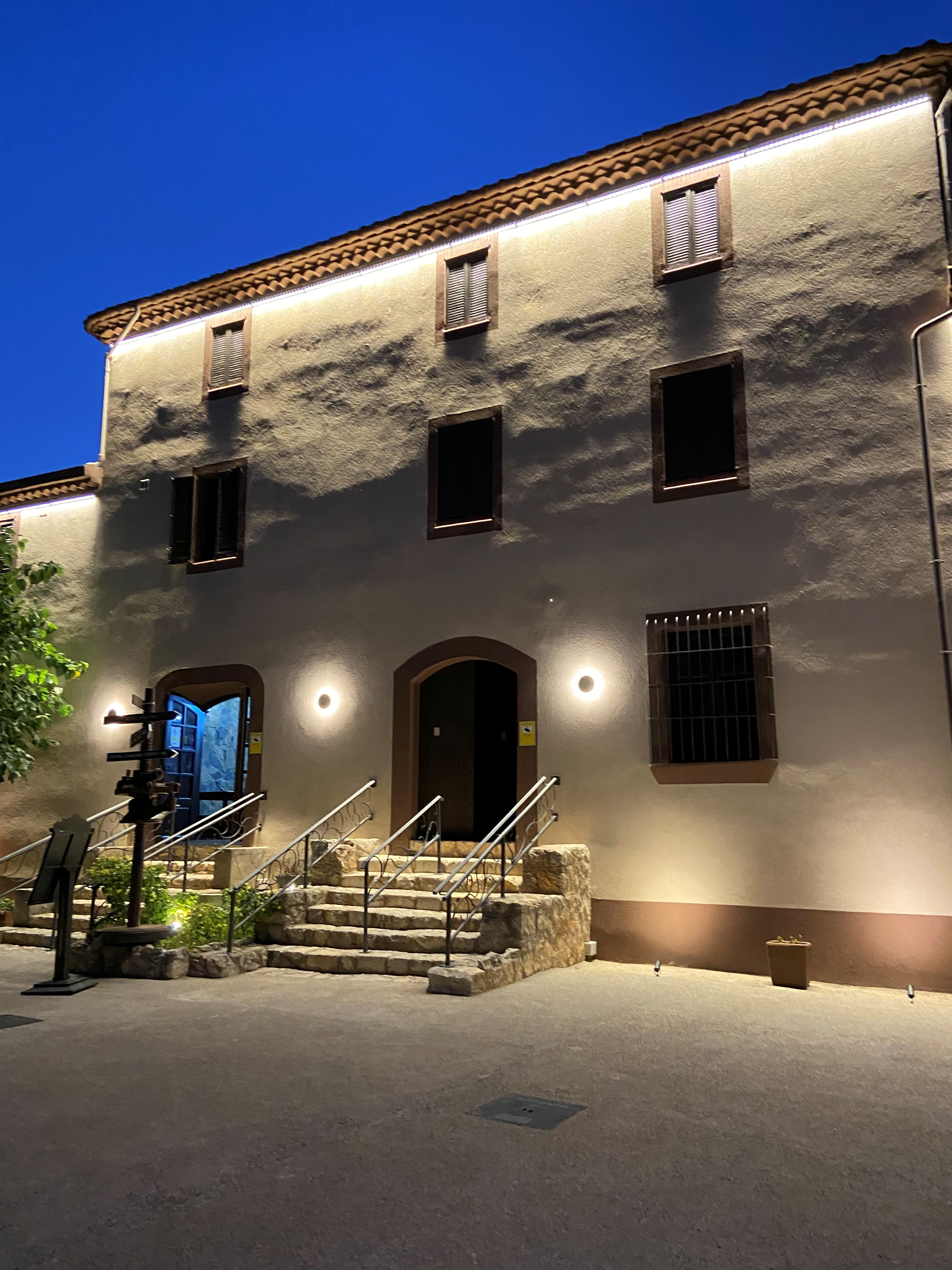 Historic masía Hotel Mas Trader at night